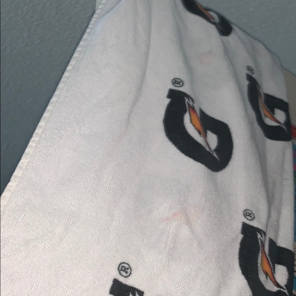 Official Nba Gatorade Towel thrown by Mike Conley - Picture 1 of 2